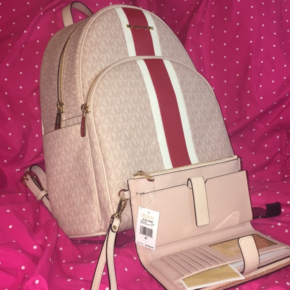 MICHAEL MICHAEL KORS Large Back Pack with Wristlet - Picture 8 of 8